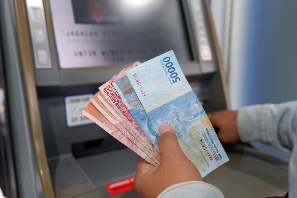 ATM cash in Indonesian Rupiah.jpg