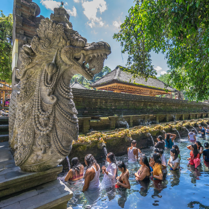 Tourists-at-Tirta-Empul-Temple-In-Bali