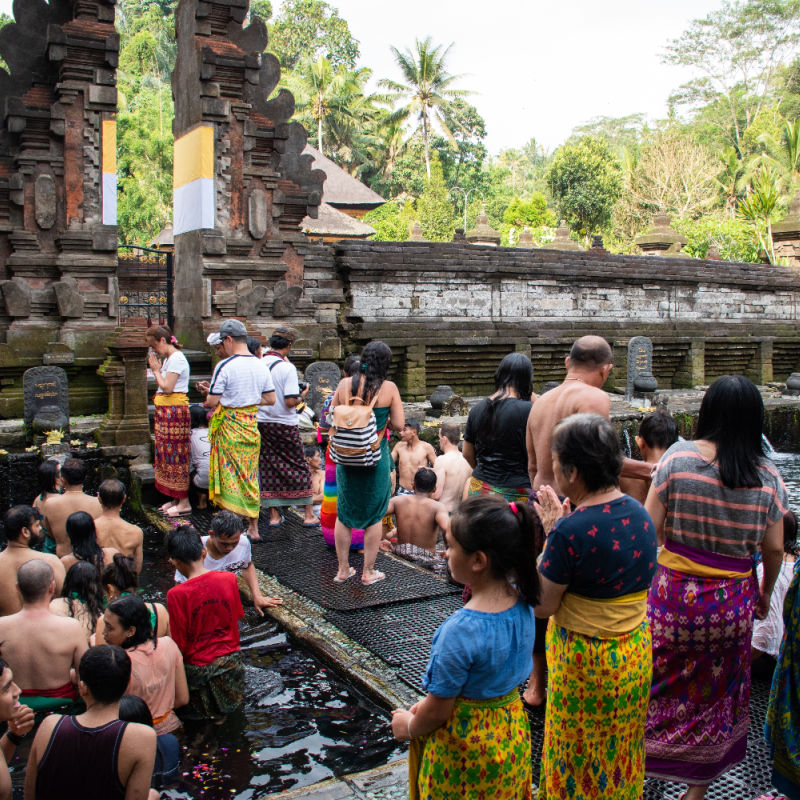 Tirta-Empul-in-Bali-with-Tourists-Queuing-Busy