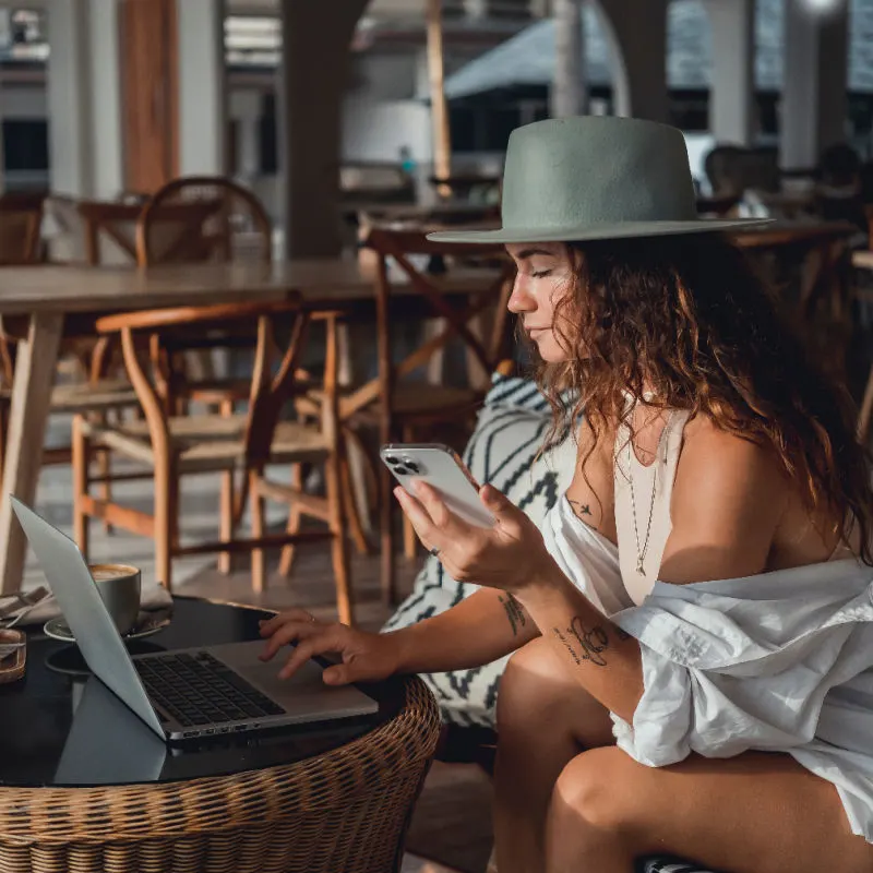 Woman-works-on-Laptop-in-Bali-Cafe