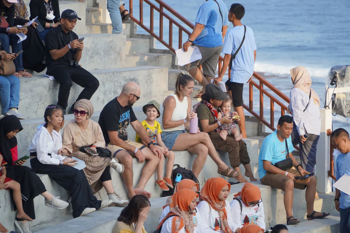 Tourists on Steps At Uluwatu Ampitheatre.jpg