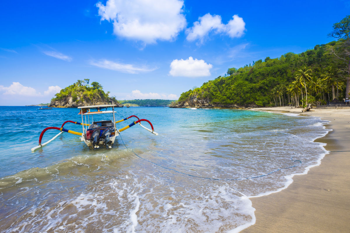 Beach on Nusa Penida.jpg