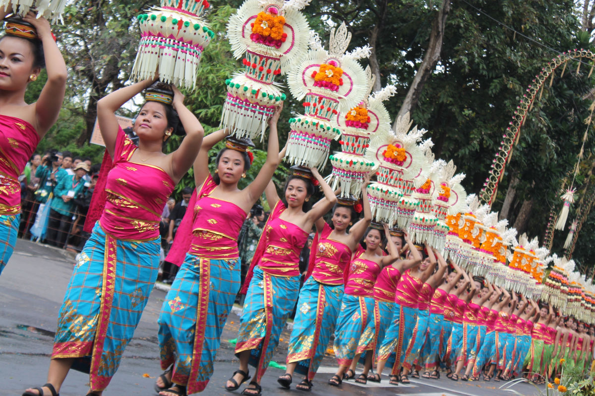 Women in Gebogan Parade Traditional Cultural EVent in Bali.jpg