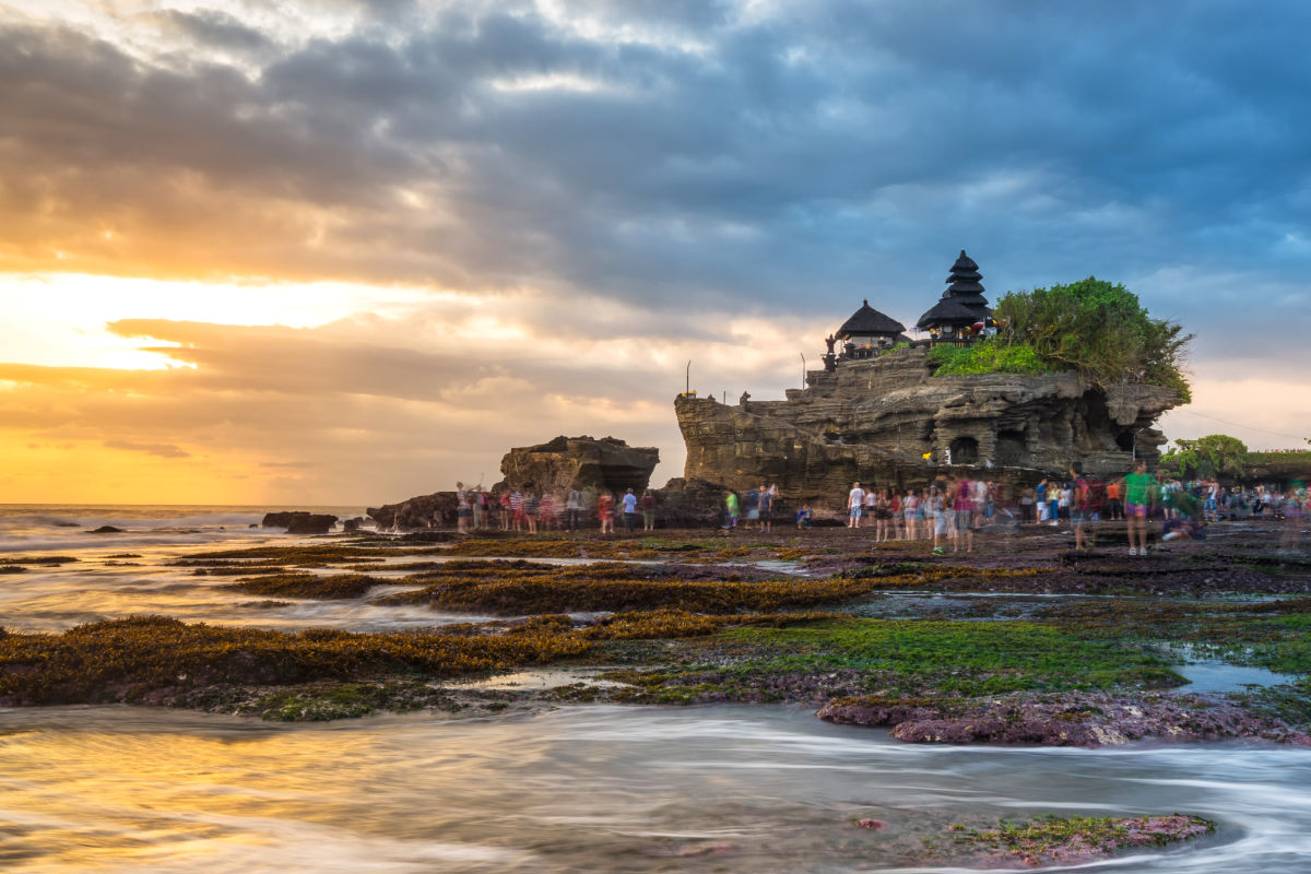 Sunset at Tanah Lot Temple in Tabanan Regency.jpg