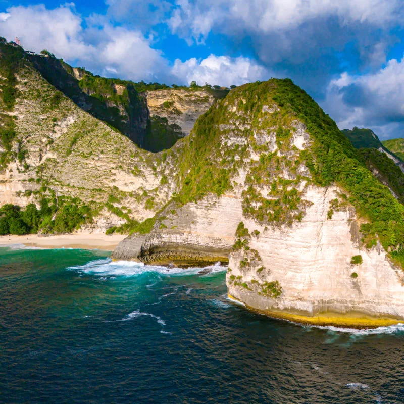 Kelingking-Beach-and-Cliifs-in-Nusa-Penida