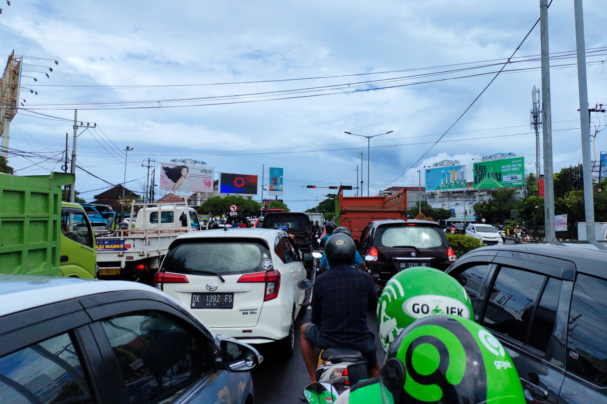 Traffic Jam In Bali Daytime.jpg