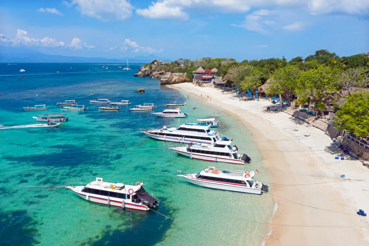 Ferry and Fast Boat on Nusa Lembongan Mushroom Bay