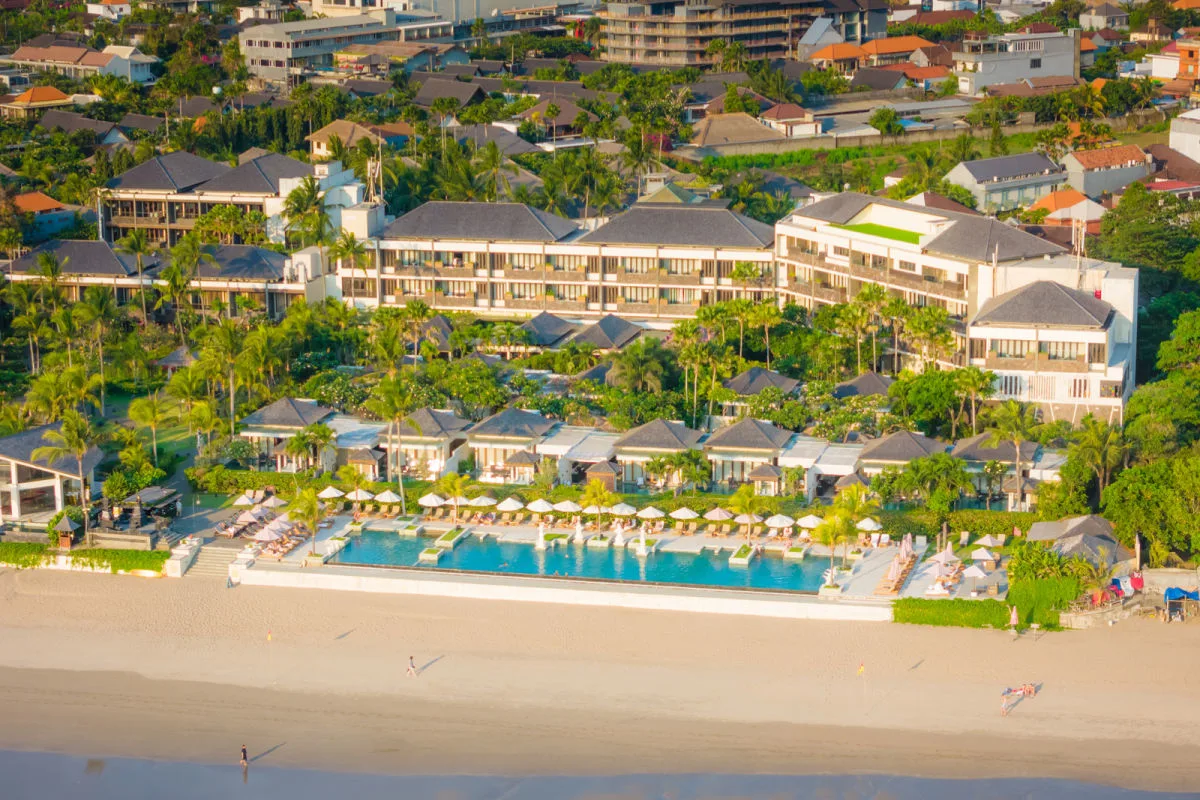 Hotel on beachfront Seminyak.jpg