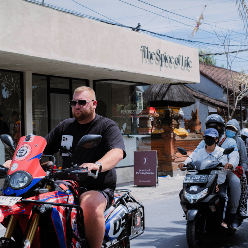 Tourist-Drived-Moped-Without-Helmet-in-Bali