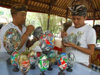 Unique Cultural Art Class Is Proving A Hit with Bali Tourists&nbsp;