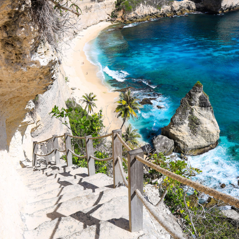 Walkway-to-Diamond-Beach-in-Nusa-Penida