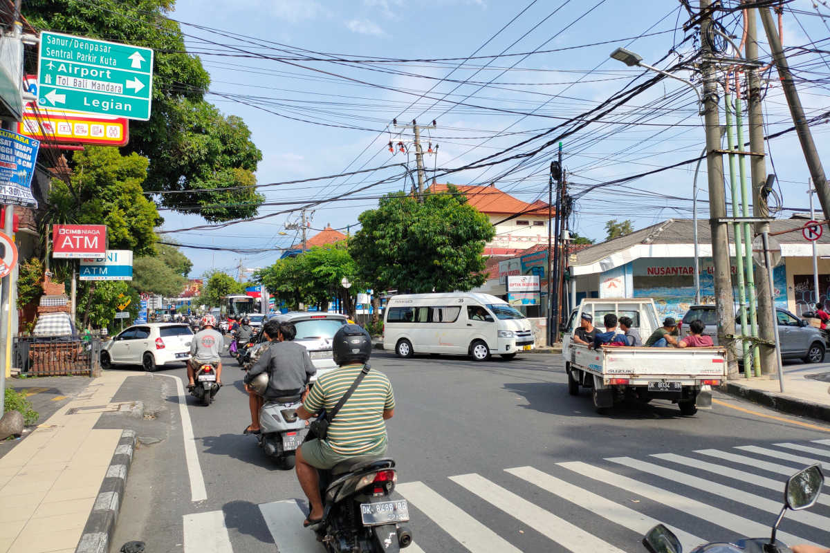 Traffic Intersection in Bali Kuta.jpg