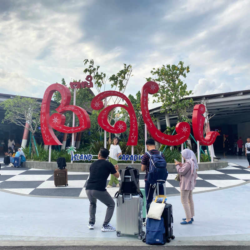 Bali-Airport-Sign-Tourists-Take-Photos