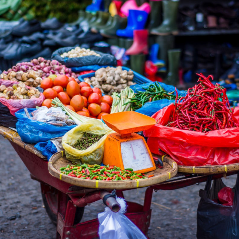 Bali-Market-Stall-With-Fresh-Veg-and-Spices