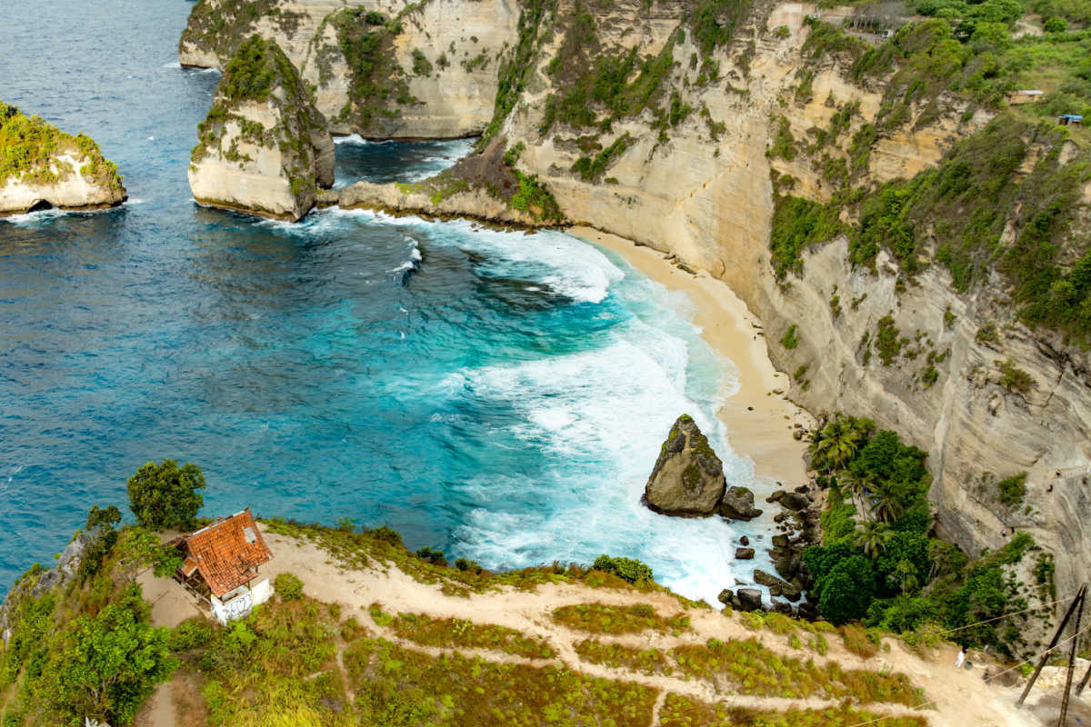 Turyści z Bali ostrzegali o bezpieczeństwie na plażach po strasznych wypadkach w Uluwatu i Nusa Penida