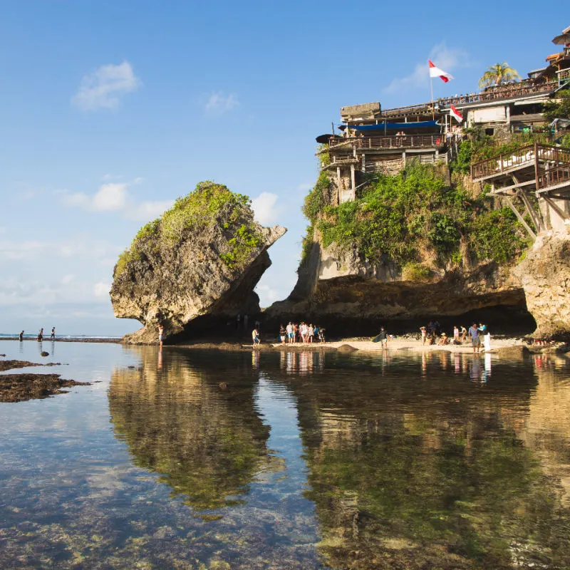 Beach-in-Uluwatu-Bukit-Peninsula-Bali