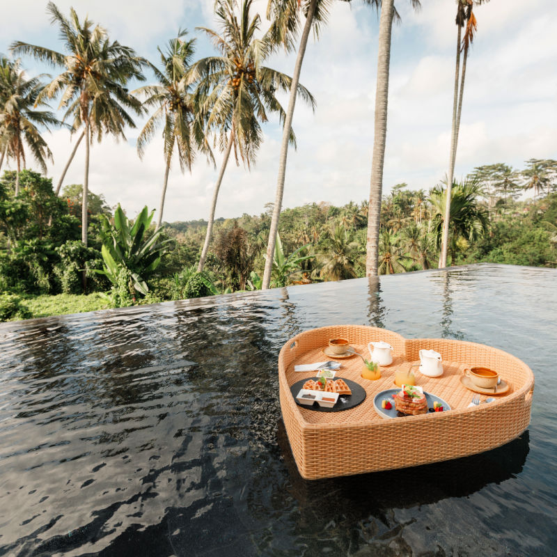 FLoating-Breakfast-in-Infinity-Pool-in-Ubud-Hotel-Resort-Bali