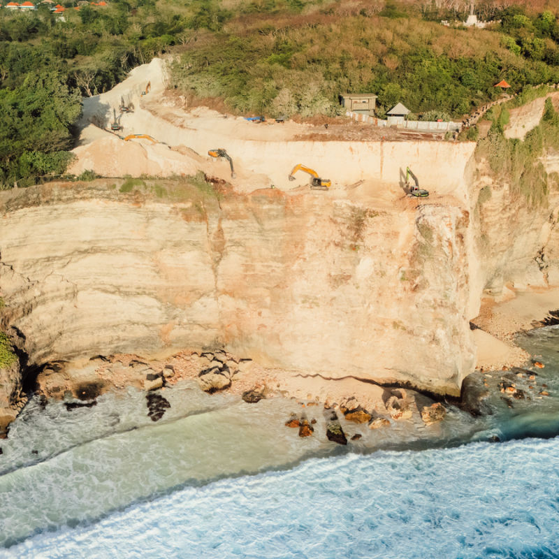 Cliff-at-Uluwatu-Bali-Under-Construction