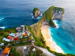 Kelingking Beach Glass Elevator Project Sparks Fresh Concerns From Bali Tourists