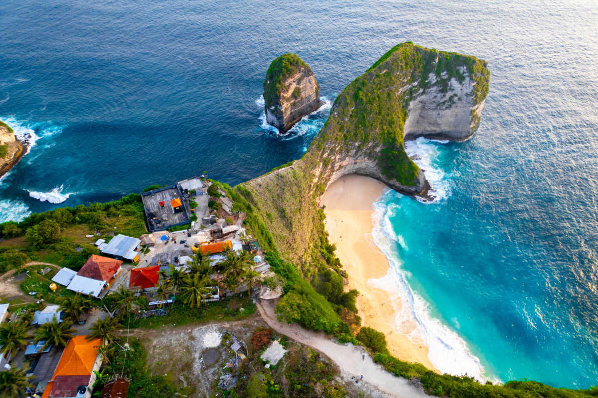 View of Kelingking Beach and Lookout Spot Buildings.jpg