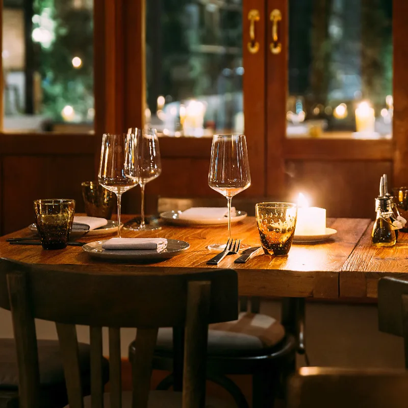 Table-Set-For-Dinner-At-Restuarant