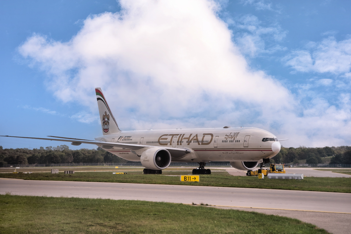 Etihad airways plane on runway.jpg