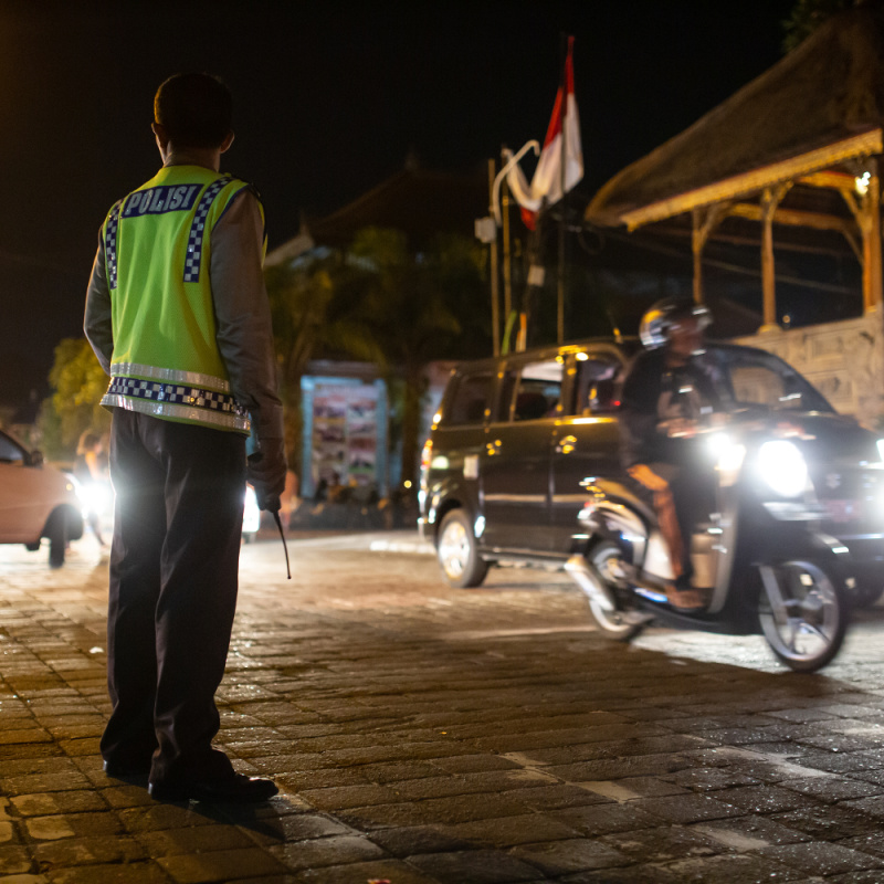 Traffic-Police-At-Intersection-at-Night