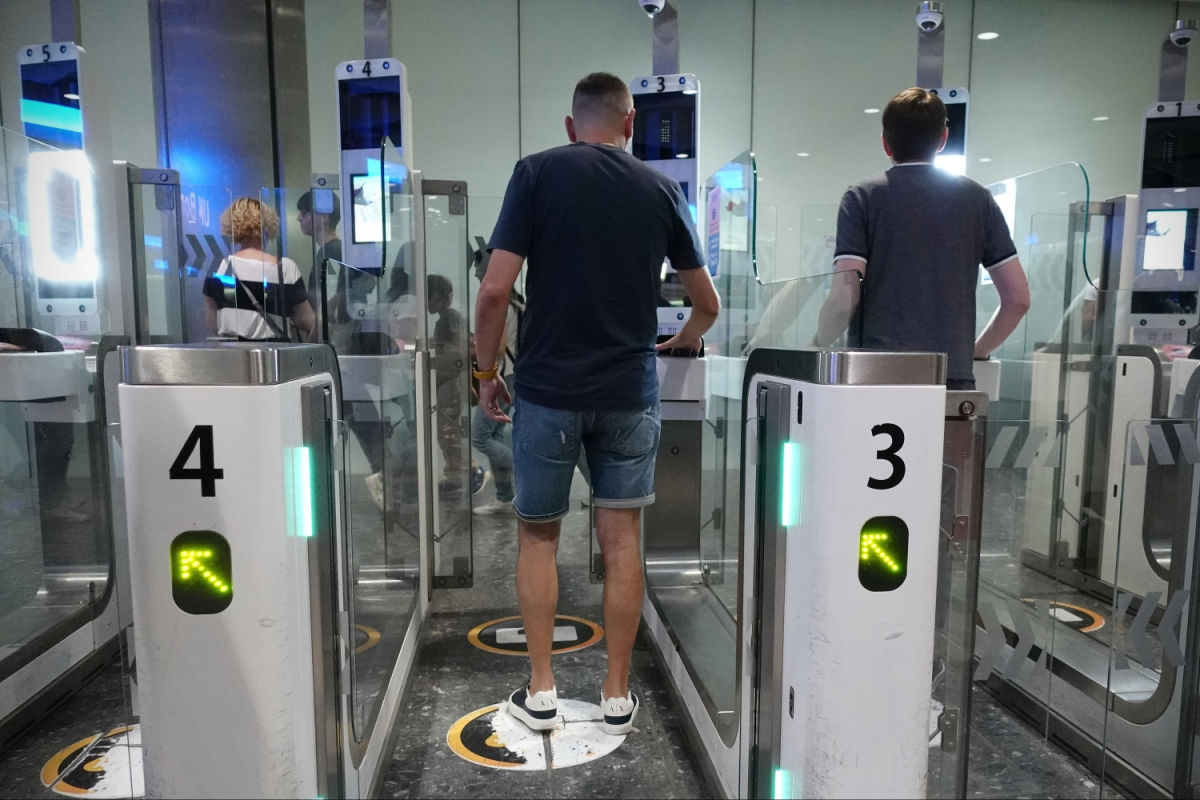 Autogates at Airport.jpg