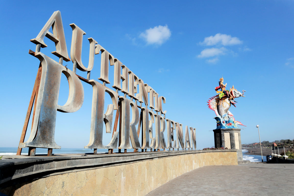 Sign at Pererenan Beach in Canggu.jpg