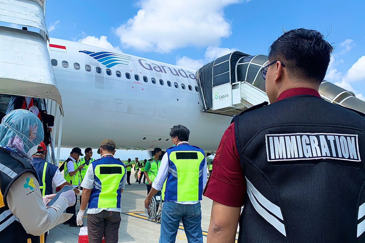 Immigration Officer Looks At Plane