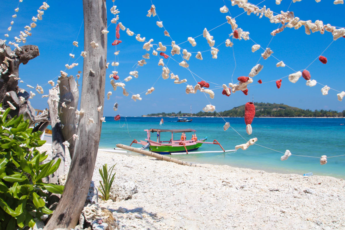 Gili Island Boat and Beach.jpg