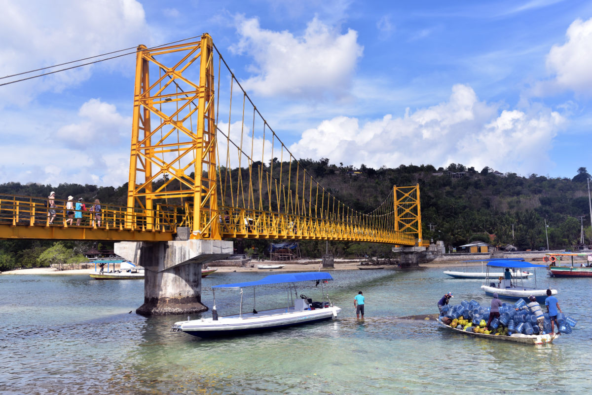 Yellow Bridge Nusa Lembongan Nusa Ceningan Bali.jpg