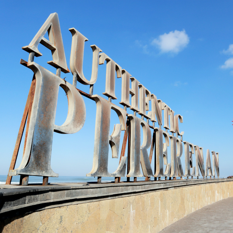 Sign-at-Pererenan-Beach-in-Canggu