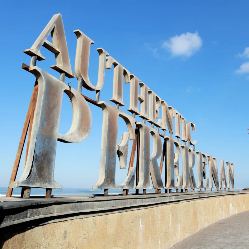 Sign-at-Pererenan-Beach-in-Canggu