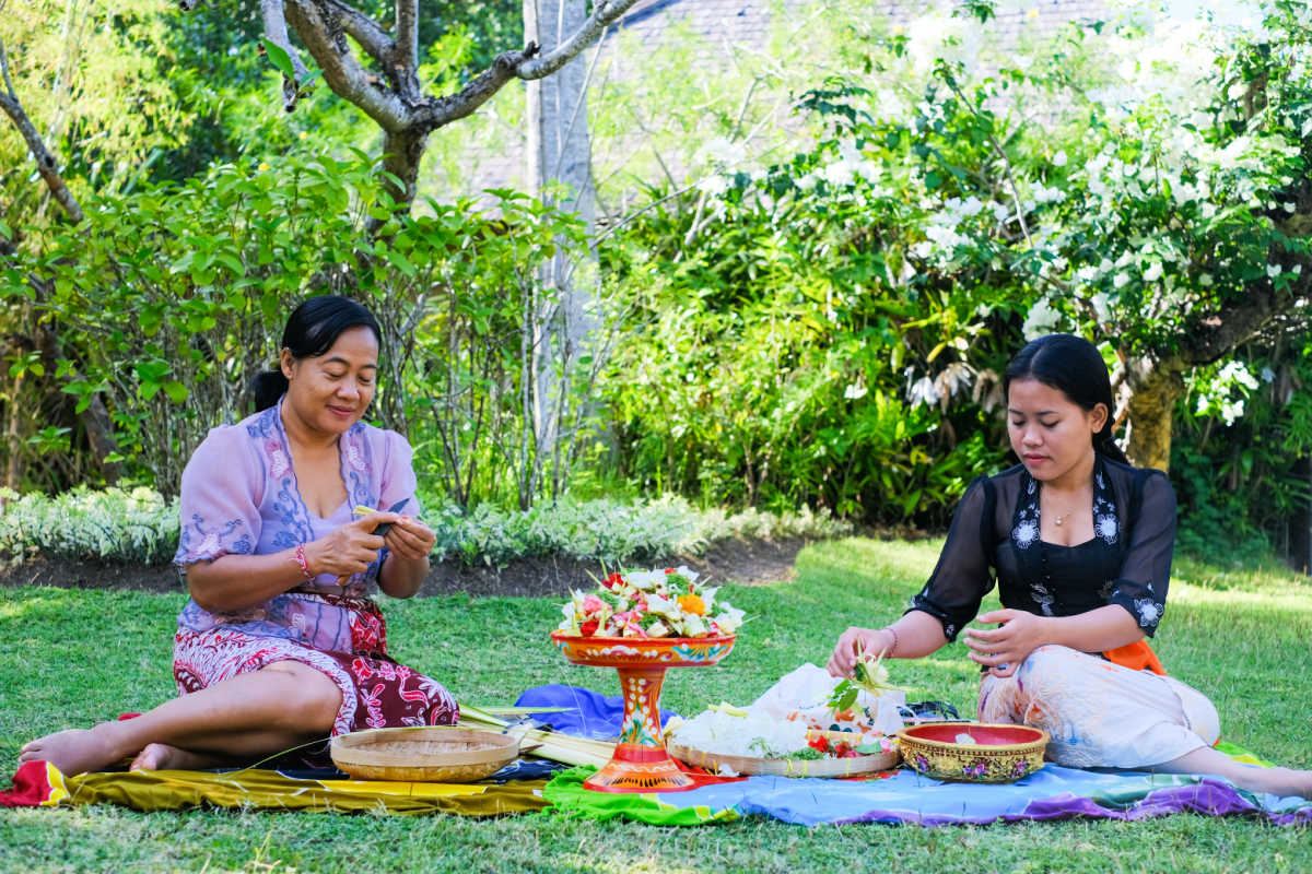 Women Make Offerings In Bali.jpg