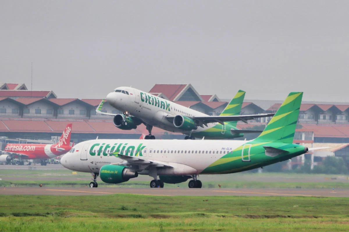 Ciitlink Planes Take Of From Domestic Airport.jpg