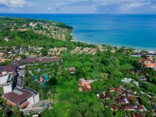Jimbaran&rsquo;s 5-Star Hotels Offer Bali Holidaymakers Incredible Beachfront Luxury