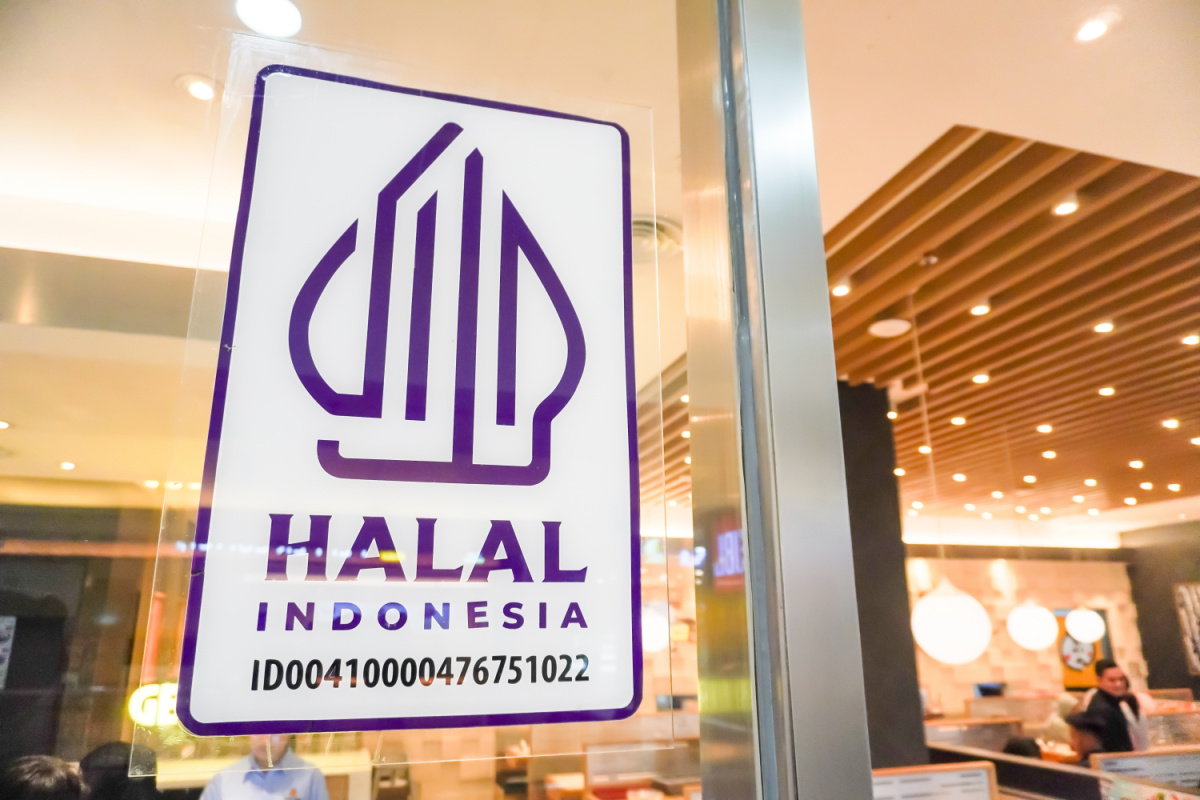 Halal Sign On Cafe in Bali.jpg