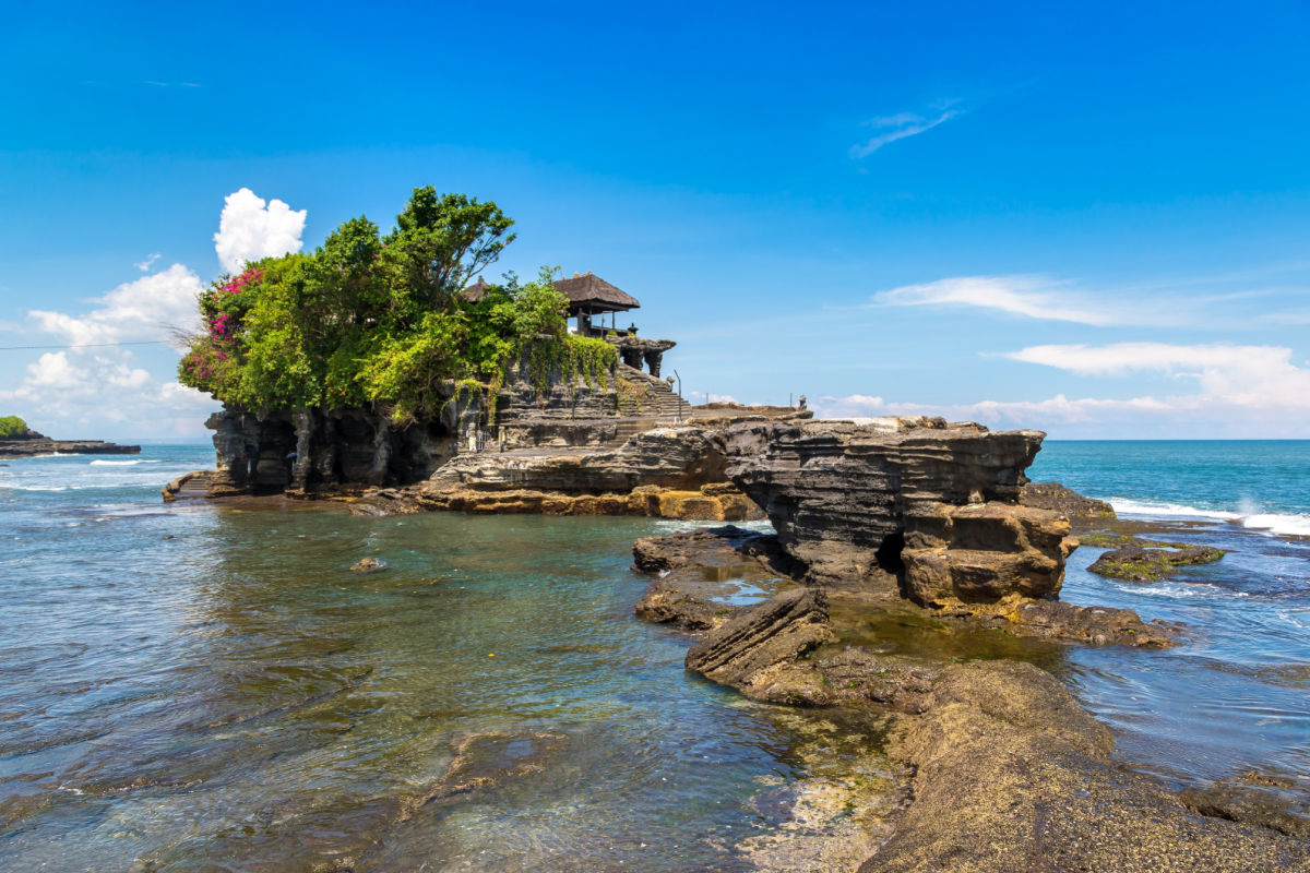 Tanah Lot Temple In Bali.jpg