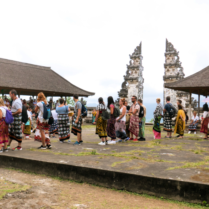 Tourists-Crowds-Busy-At-Gates-Of-Heaven-Temple