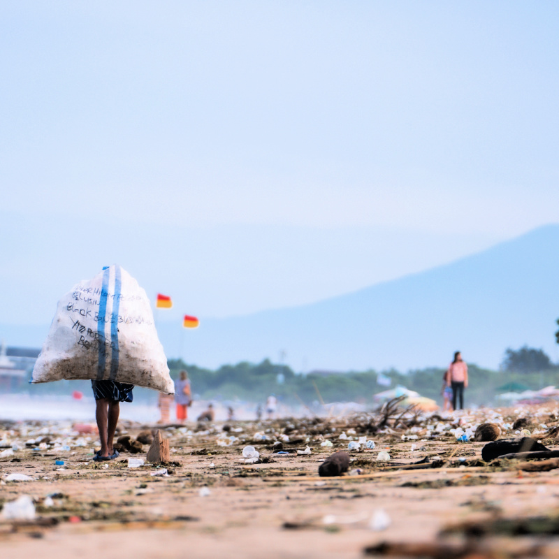 Trash-Pickers-on-Bali-Beach-Plastic-Pollution