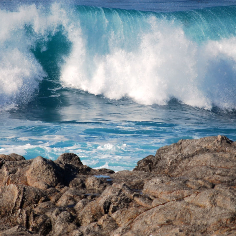 HIgh-Waves-on-Bali-Beach