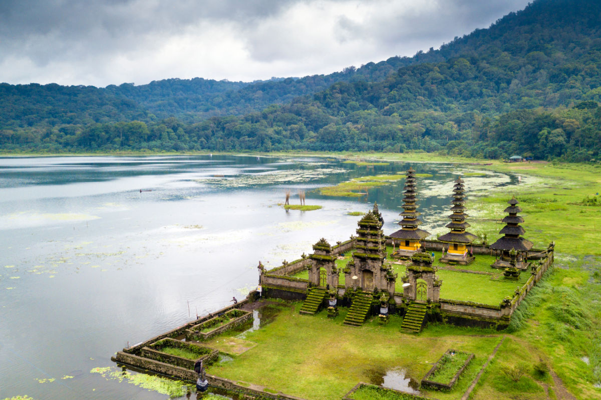 Temple at North Bali Twin Lakes.jpg