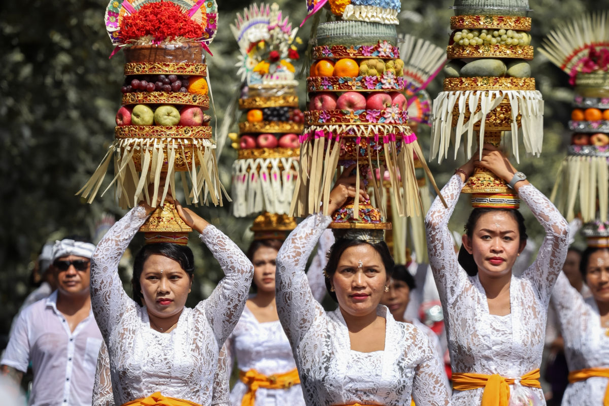 Balinese Women in Cultural Parade.jpg