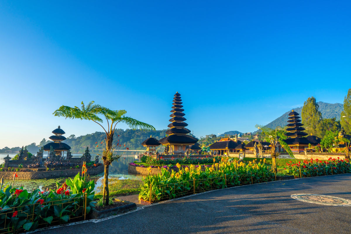 Ulun Danu Beratan Temple in Bali.jpg