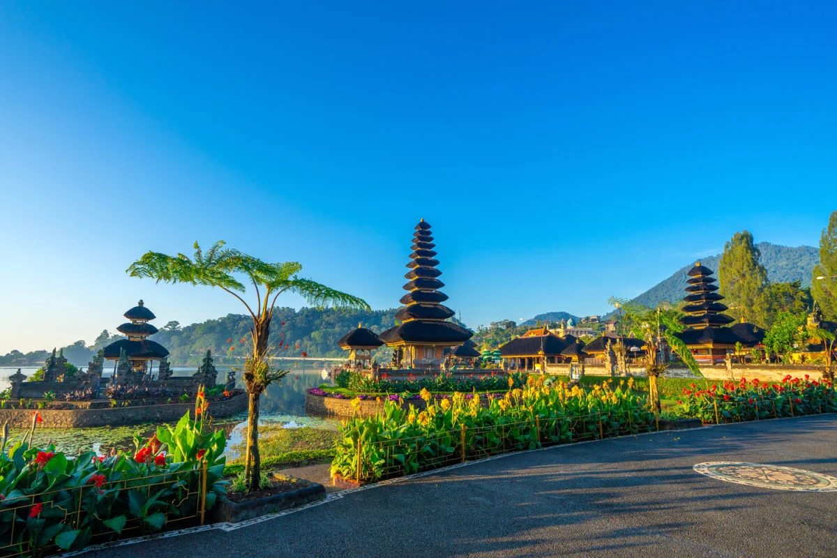 Ulun Danu Beratan Temple in Bali.jpg