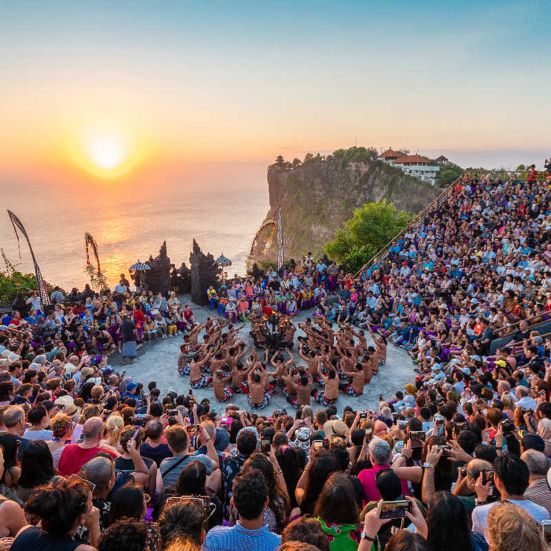 Tourists-At-Uluwatu-Temple-Kecak-at-Sunset