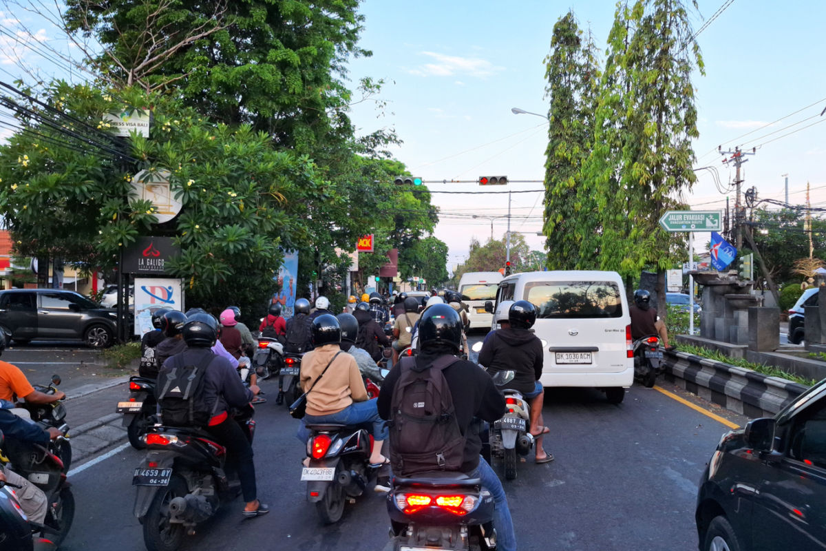 Traffic in Bali Road .jpg