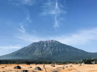 Bali&rsquo;s Sacred Mount Agung Closes For Tourist Treks&nbsp;