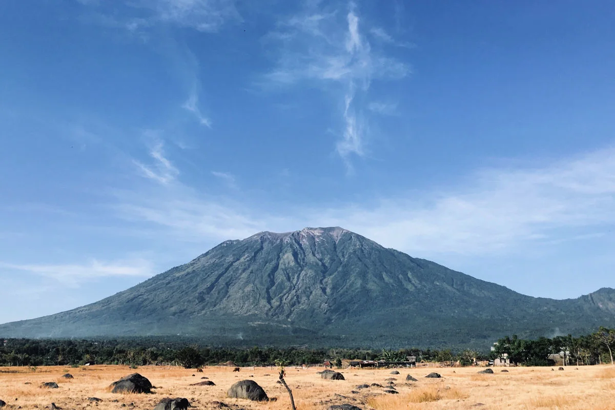 Mount Agung and Savana Tianyar in Bali.jpg